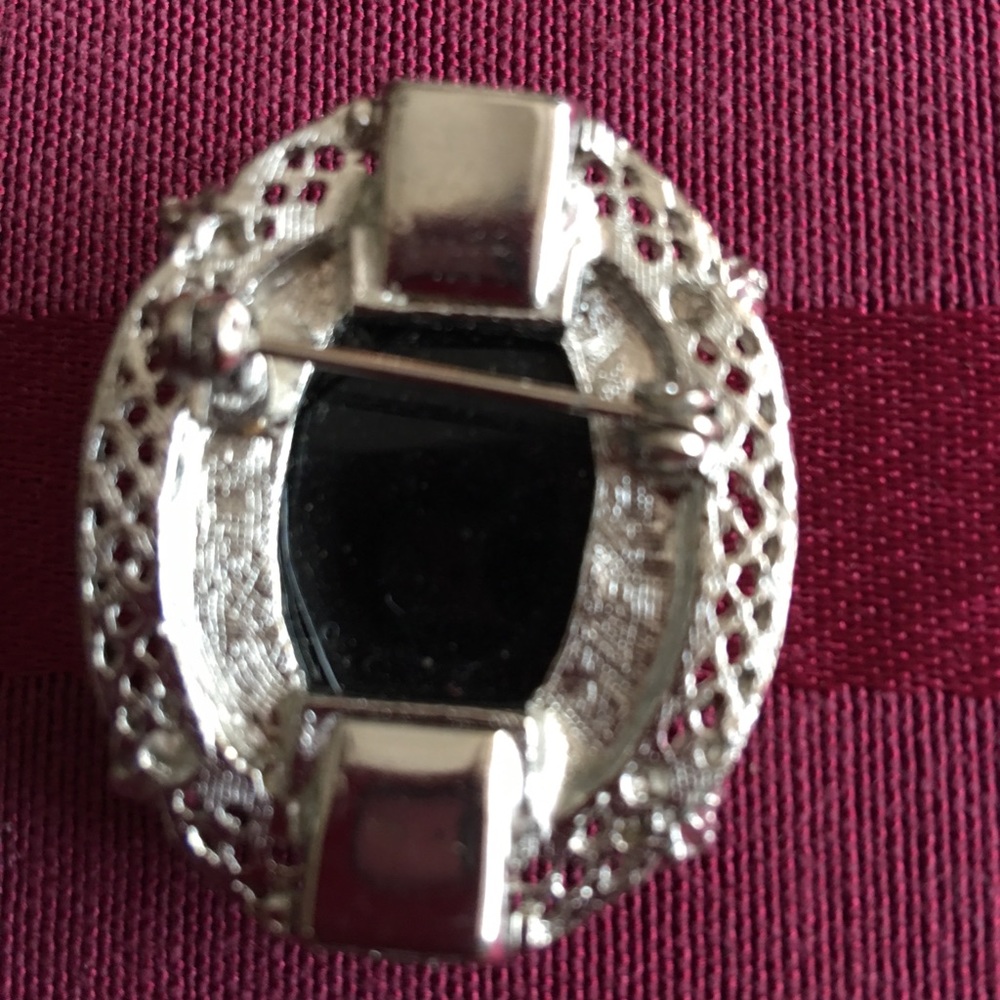 🎉HP🎉Vintage Menorca Pearl Necklace, Cameo Brooch - Picture 5 of 8